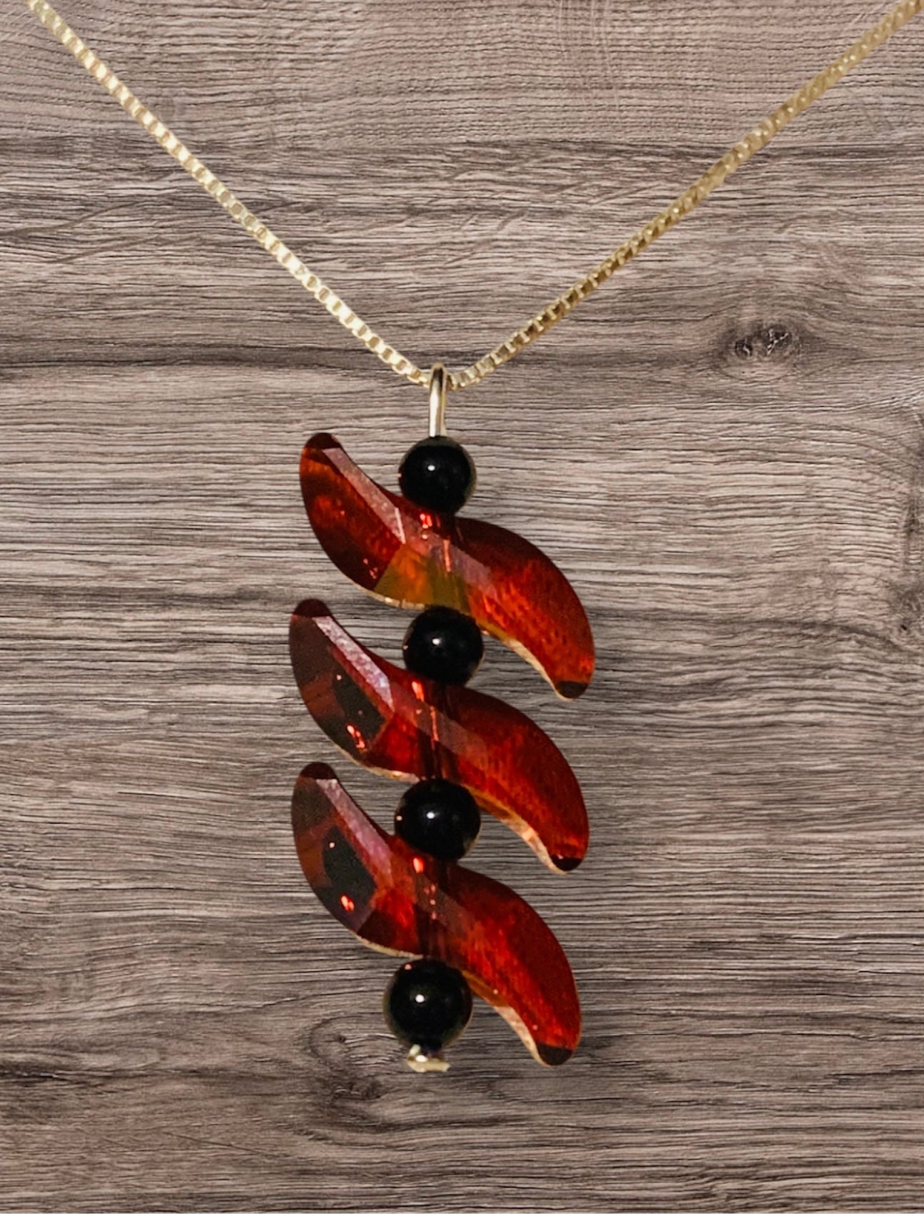 Swarovski Vague rouge magma 5525