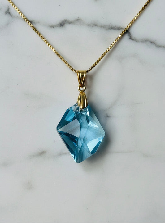 No 69 - Swarovski 6680 Cristal aigue-marine sur chaîne plaquée or