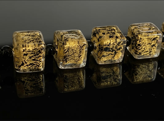 No 26 - Murano - Cube 10mm Moretti feuille d'or 24 carats.